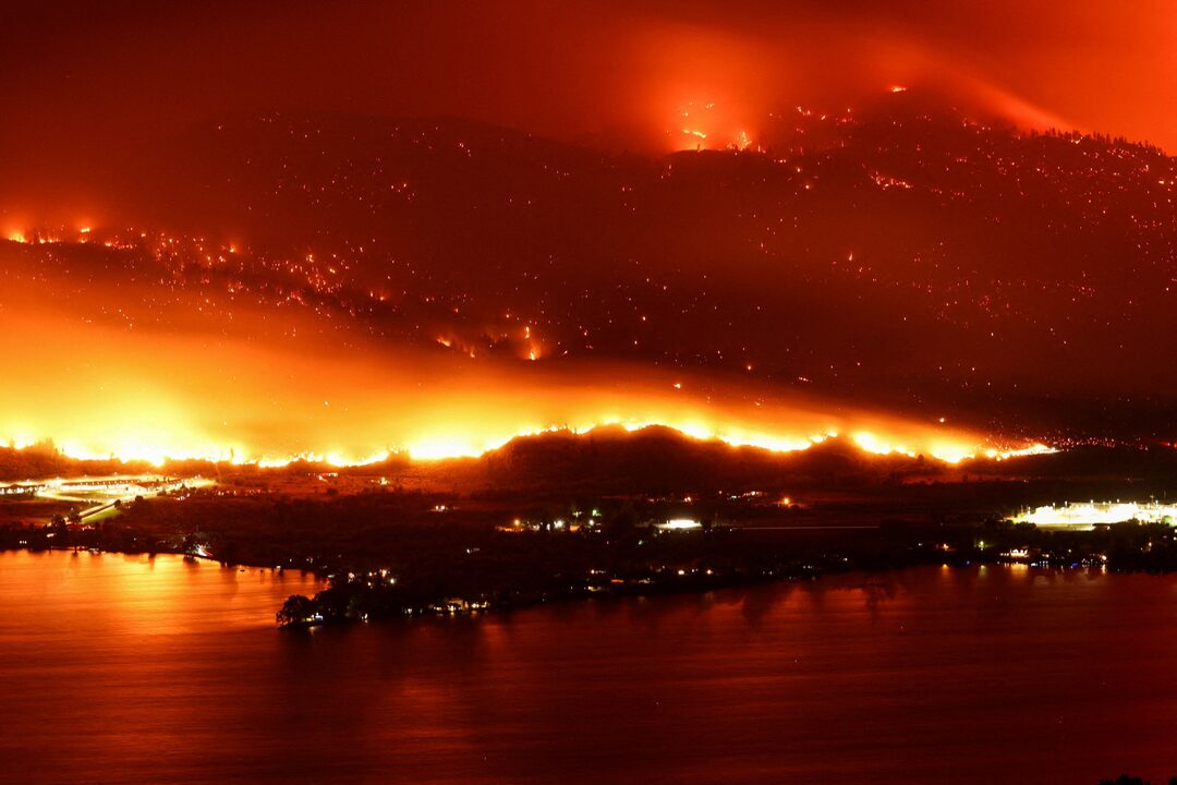 Eagle Bluff wildfire in Osoyoos, BC 2023